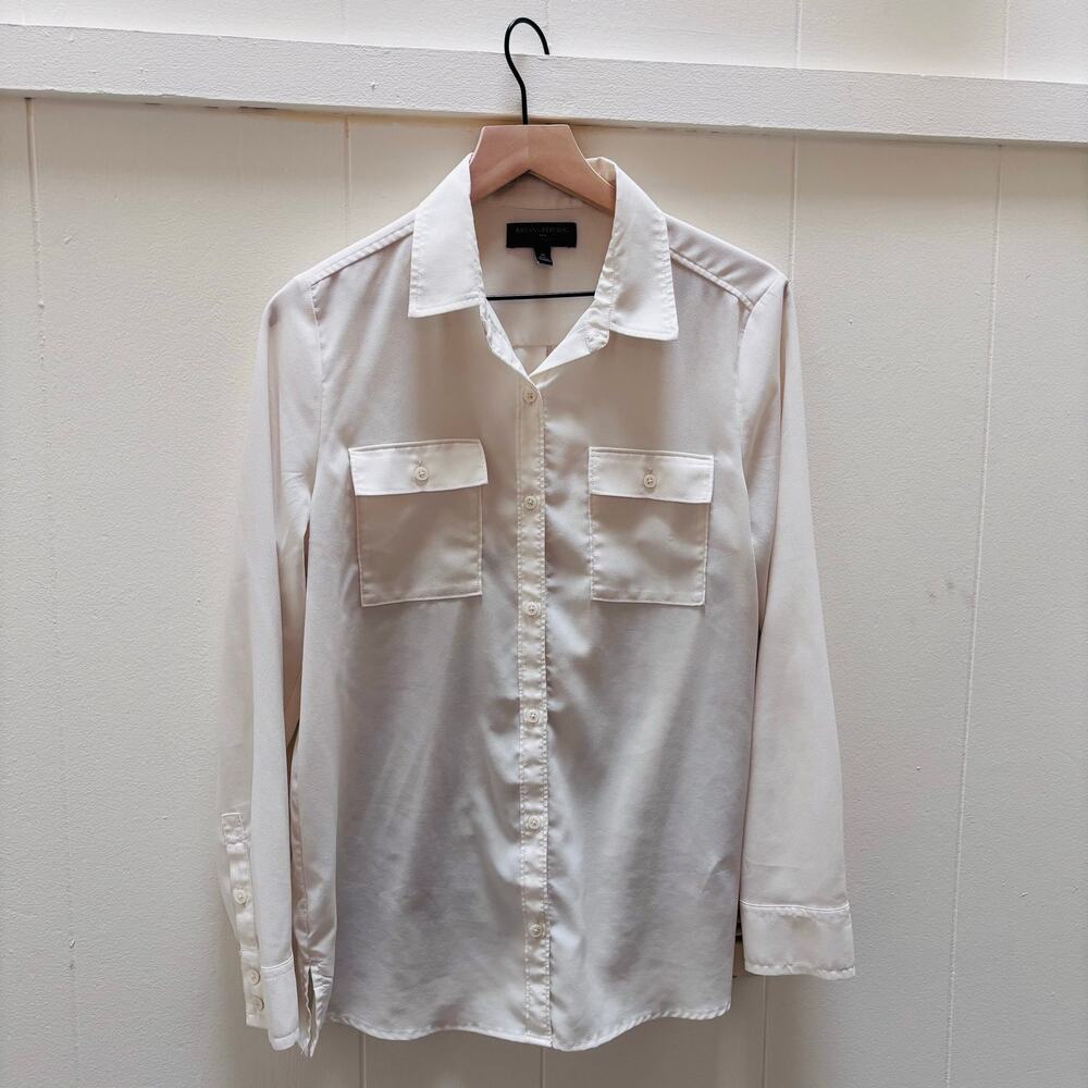 Banana Republic Women’s Classic Fit Button-Down Blouse – White – Size Medium